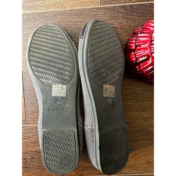 HPx3!! ๐๐ EUC Rothyโs The Flat Grey Mist Captoe. Size 7. - Picture 7 of 7